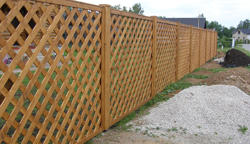 Поселок Пучково Деревянный забор "Решетка"