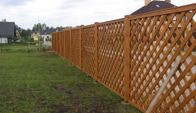 Поселок Пучково Деревянный забор "Решетка"