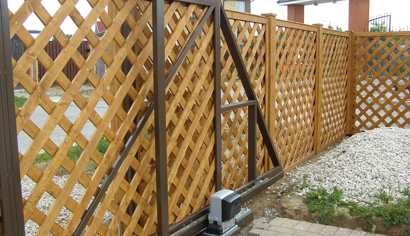 Поселок Пучково Деревянный забор "Решетка"