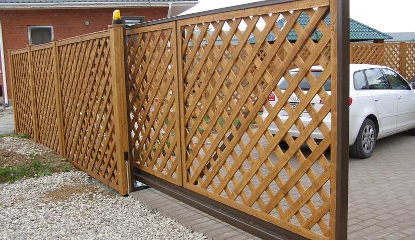 Поселок Пучково Деревянный забор "Решетка"